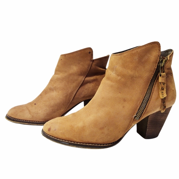 FINAL SALE! 💋Steve Madden WHYSPER Booties - Picture 3 of 15